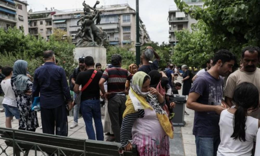 Σε Σχιστό και Σκαραμαγκά μεταφέρθηκαν οι μετανάστες από την Πλατεία Βικτωρίας